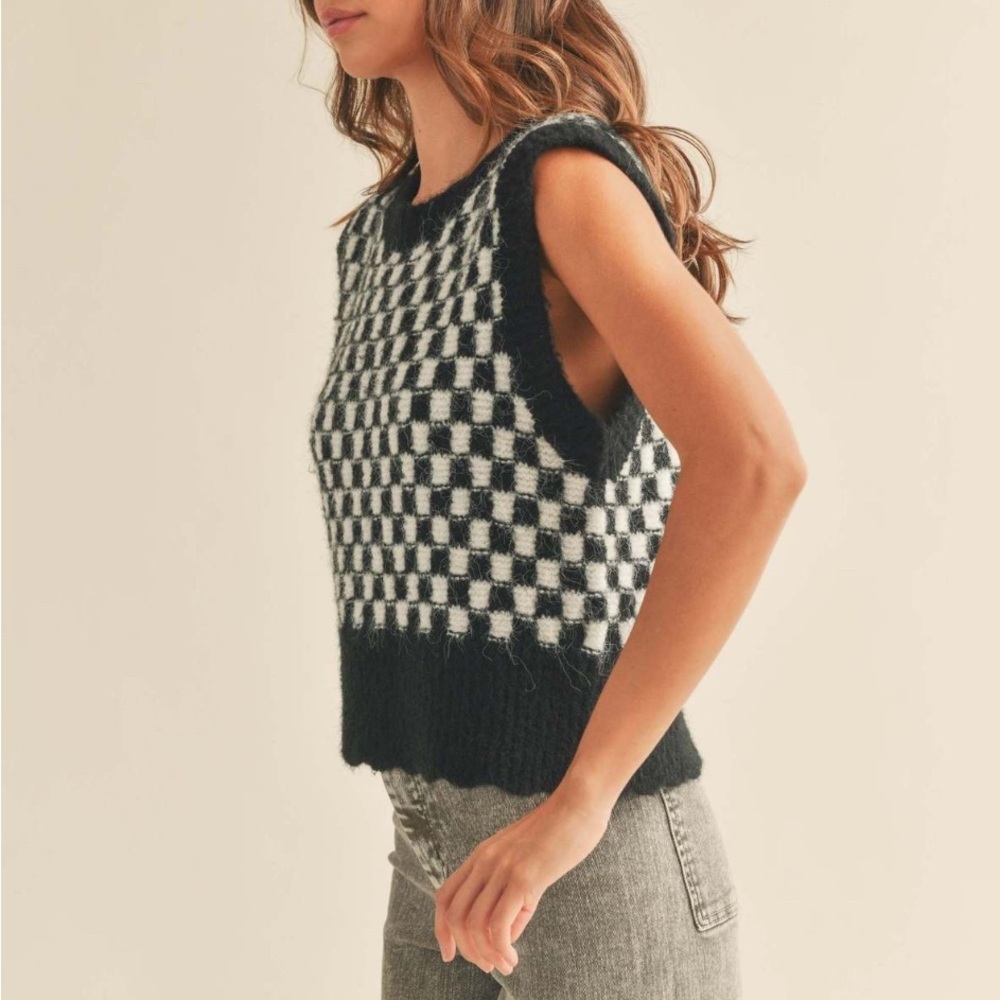 ✨Host pick ✨Black and White Sleeveless Crop Tank Top